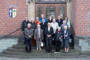 Seniors' advisory council of the pilgrimage town of Kevelaer Group of people on the steps of the Old Town Hall