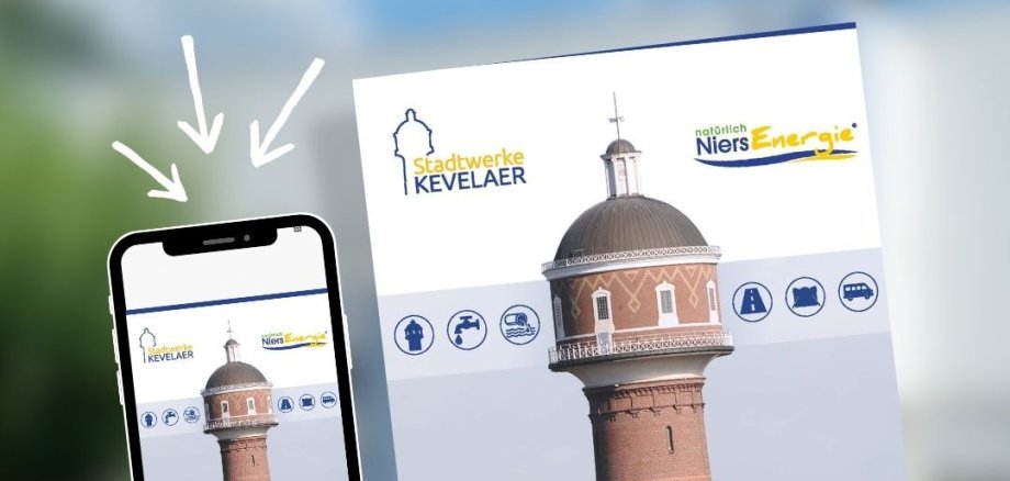 Voorpagina van de interactieve brochure van Stadtwerke Kevelaer en NiersEnergie met de watertoren als covermotief, getoond op een smartphone en in de gedrukte versie.