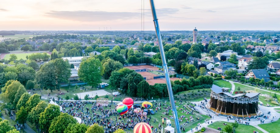 Luchtfoto van pekeltuin met afstudeertoren