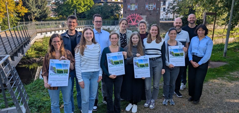 Samen werken aan een gemeenschappelijk doel: de klimaatbeschermingsmanagers van Klima.Partner in het district Kleve zetten zich in voor een groene toekomst. Samen werken aan een gemeenschappelijk doel: de klimaatbeschermingsmanagers van Klima.Partner in het district Kleve zetten zich in voor een groene toekomst.