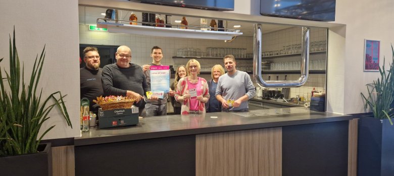 Konzert- und Bühnenhaus bierze udział w kampanii LUISA-IST-HIER, programie wsparcia dla kobiet i dziewcząt, które czują się nękane lub zagrożone w branży gastronomicznej lub na imprezach.  