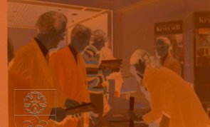 Відкрита неділя та Holland Village Відкрита неділя та Holland Village